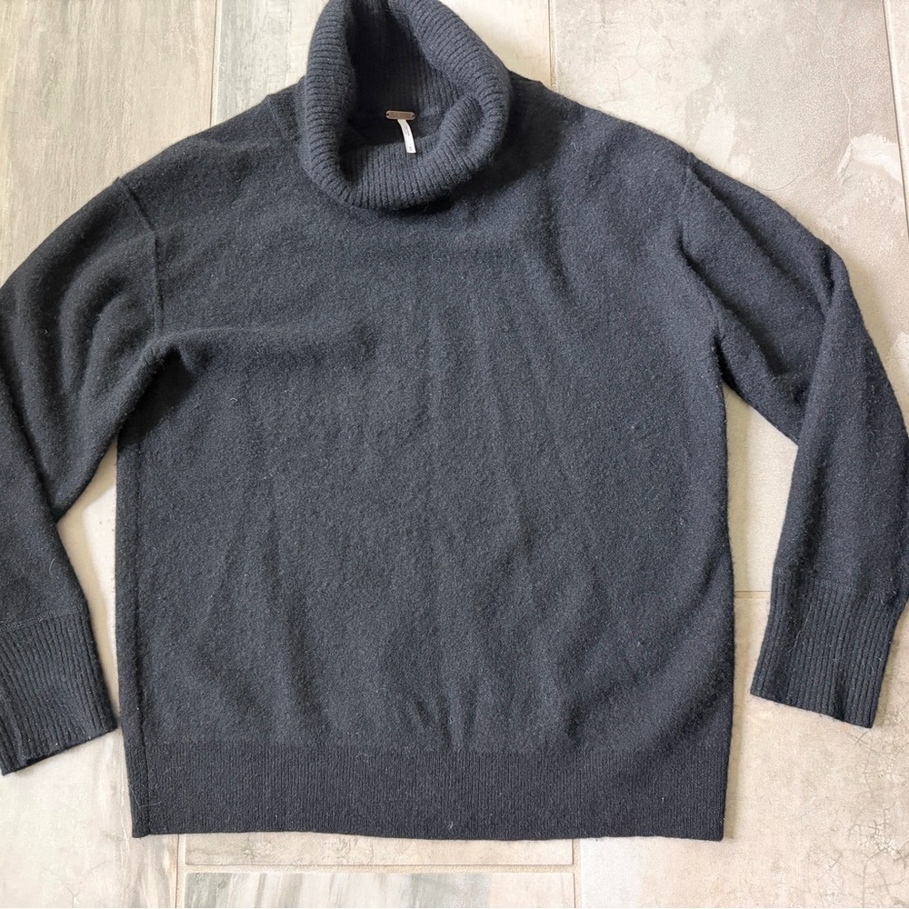 Free People Sweater Womens Medium Black Cashmere Pullover Turtleneck Soft Knit
